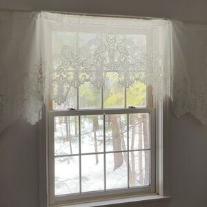 Lace Victorian Rose curtain valance, off white, rose-patterned lace design.